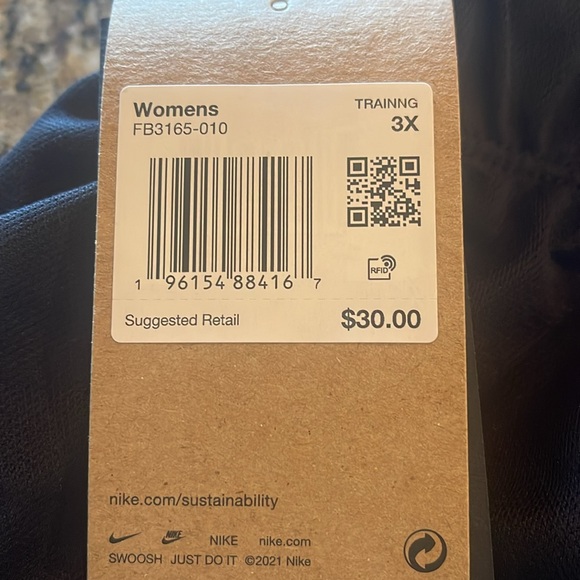 Nike plus size women’s shorts NWT / clean smoke free home. Make me an offer! - Picture 2 of 4